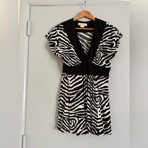 Michael Kors zebra V neck shirt size small